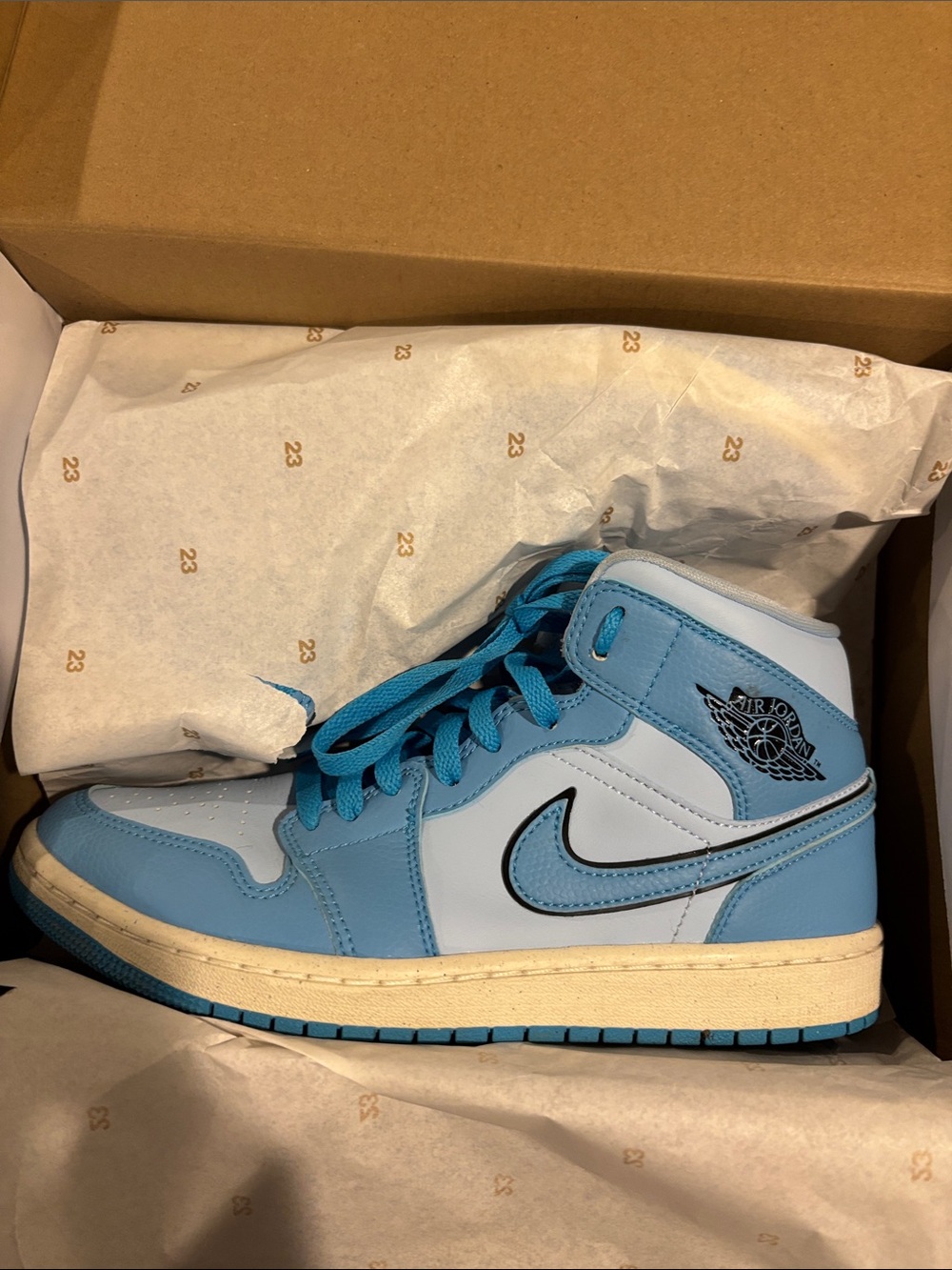 AIR JORDAN 1 MID SE - Picture 10 of 14